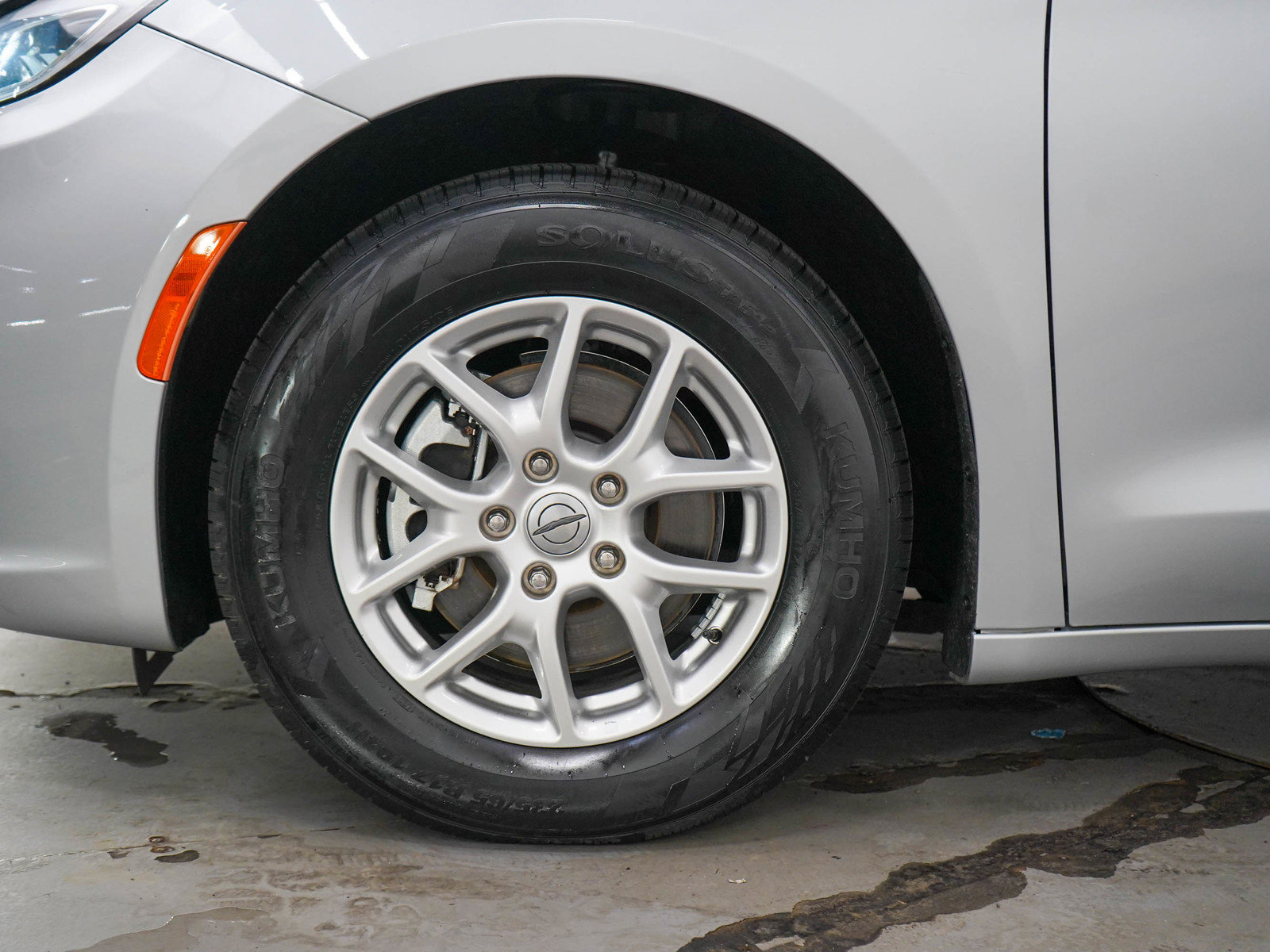 Used 2023 Chrysler Pacifica Touring-L FWD image 31