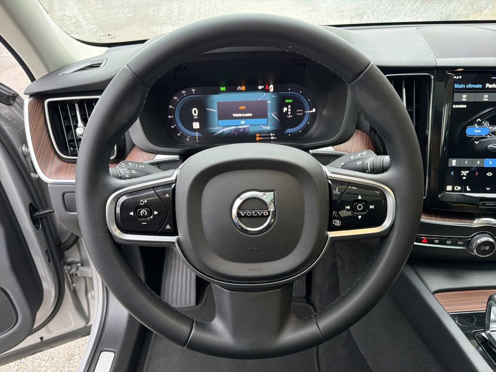 Used 2023 Volvo XC60 T8 Plus image 31