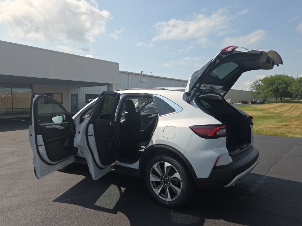 Used 2025 Ford Escape Platinum AWD/4WD image 13