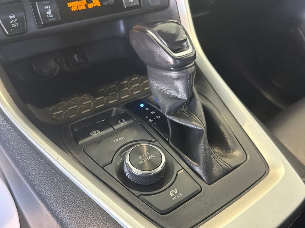 Certified 2022 Toyota RAV4 XLE Premium AWD/4WD image 29