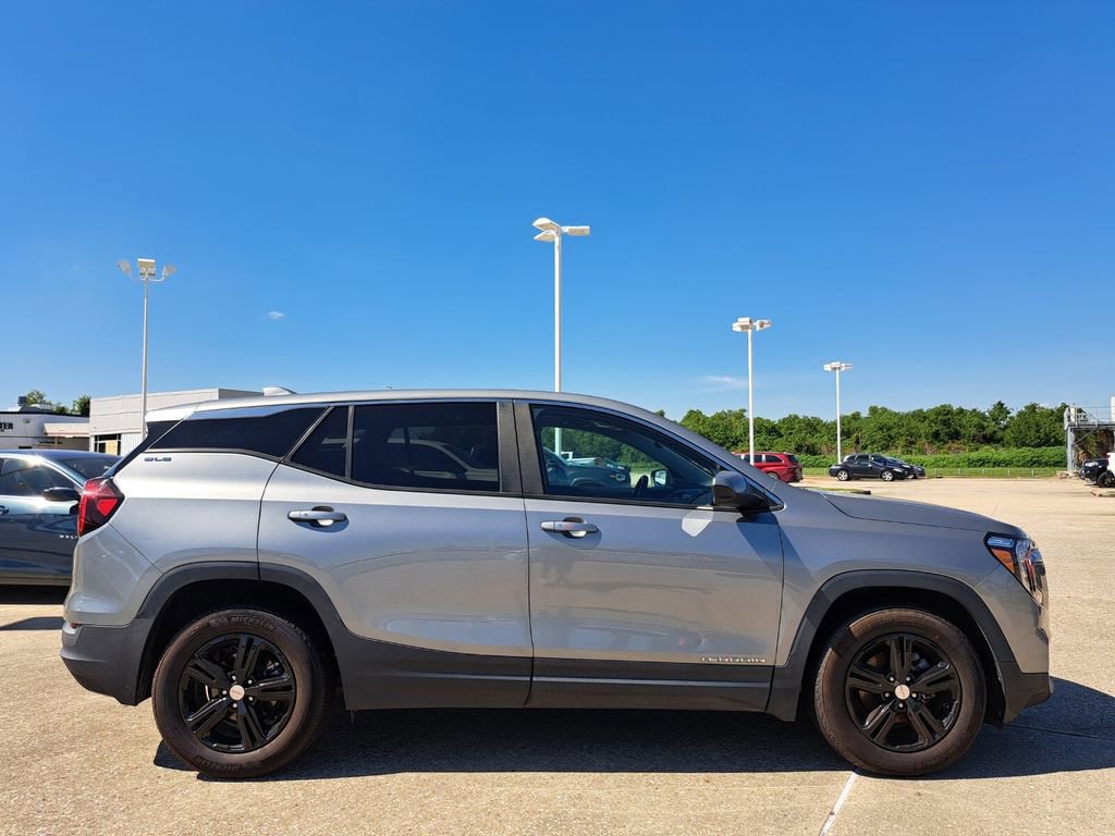 Used 2023 GMC Terrain SLE FWD image 4