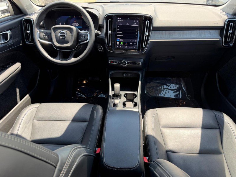 Certified 2025 Volvo XC40 B5 Core AWD/4WD image 11
