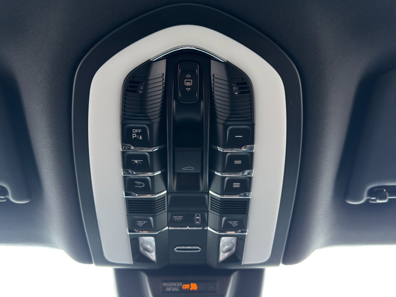 Used 2023 Porsche Macan image 33