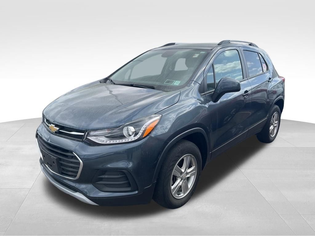 Used 2022 Chevrolet Trax LT w/ LT Convenience Package image 3