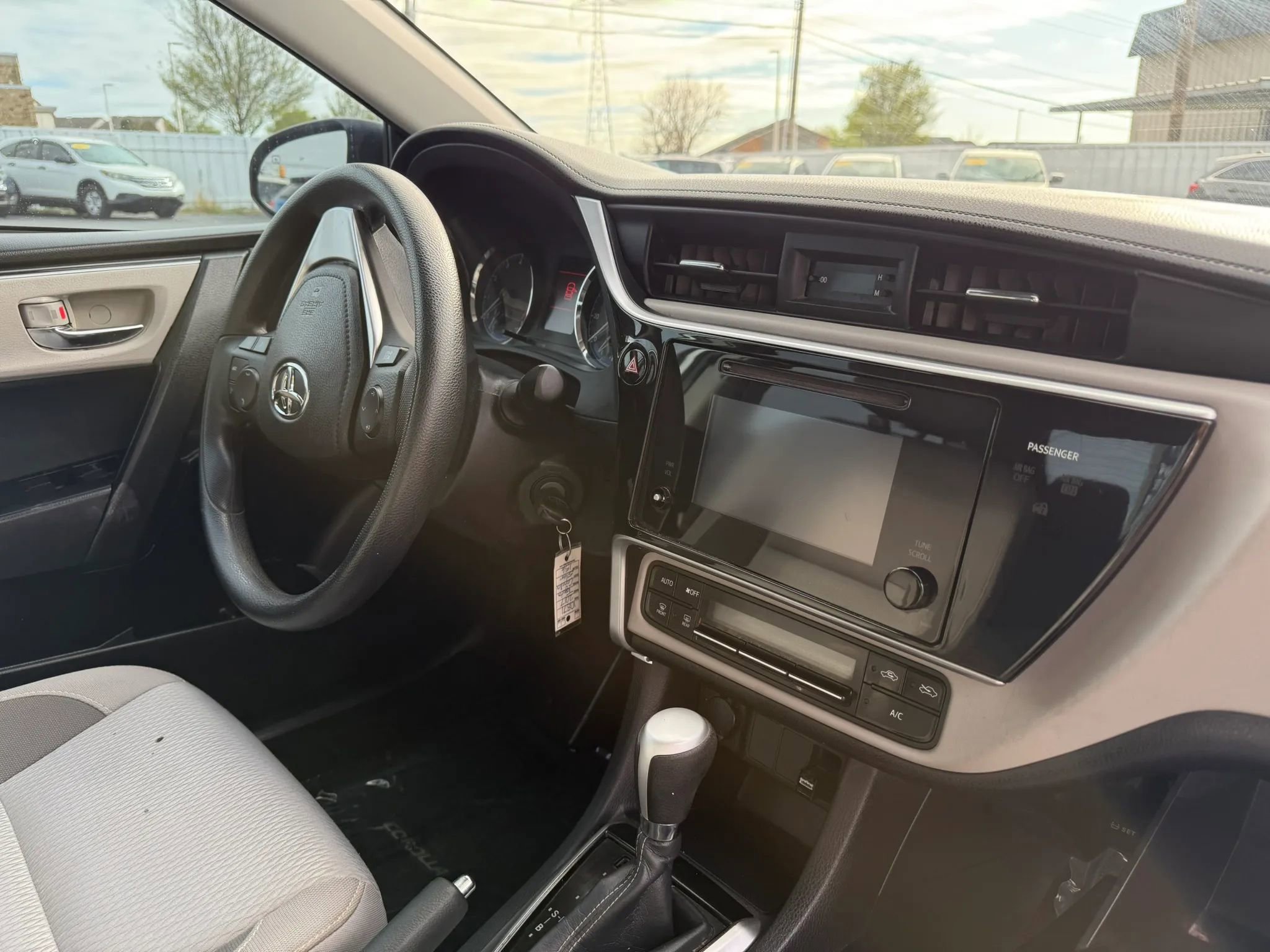 Used 2017 Toyota Corolla LE image 14