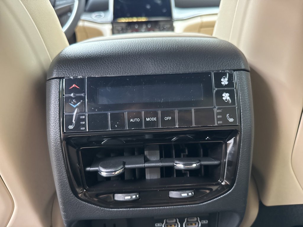 New 2025 Jeep Grand Cherokee L Limited w/ Luxury Tech Group II image 22