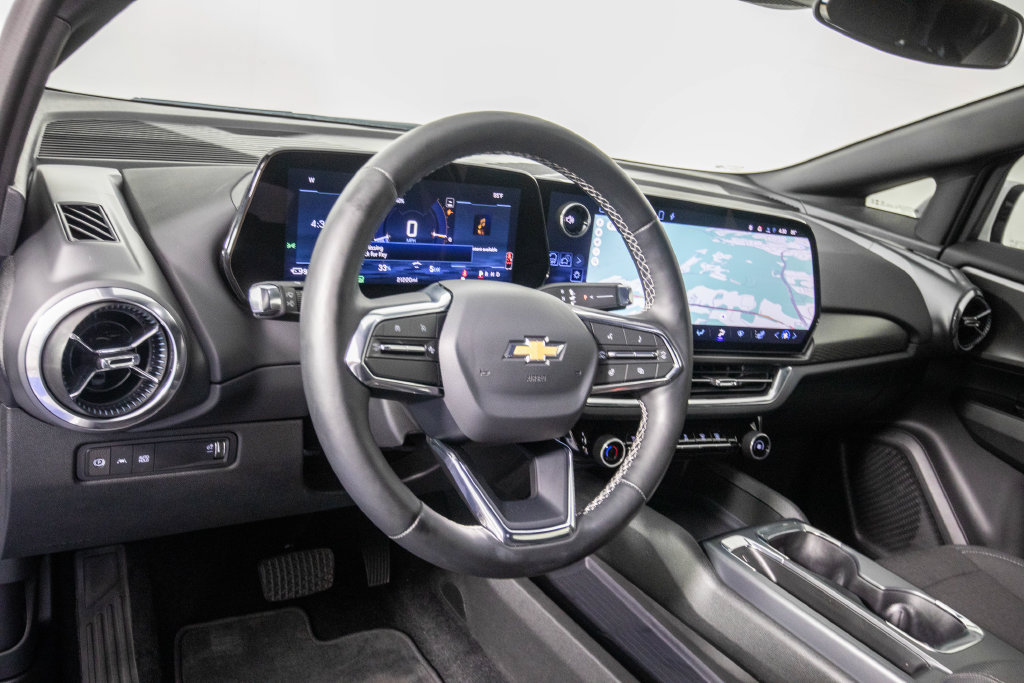 Used 2025 Chevrolet Equinox EV LT w/ Comfort Package FWD image 16