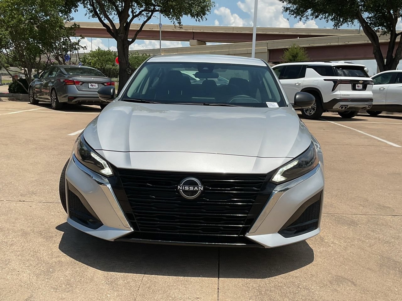 Used 2025 Nissan Altima 2.5 SV FWD image 2
