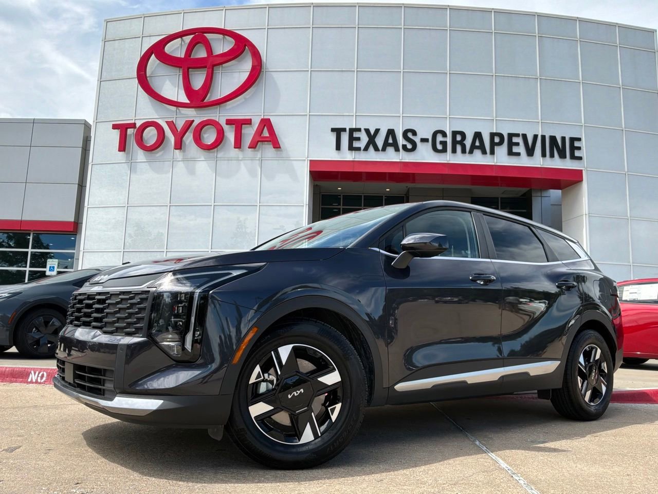 Used 2026 Kia Sportage LX FWD image 2