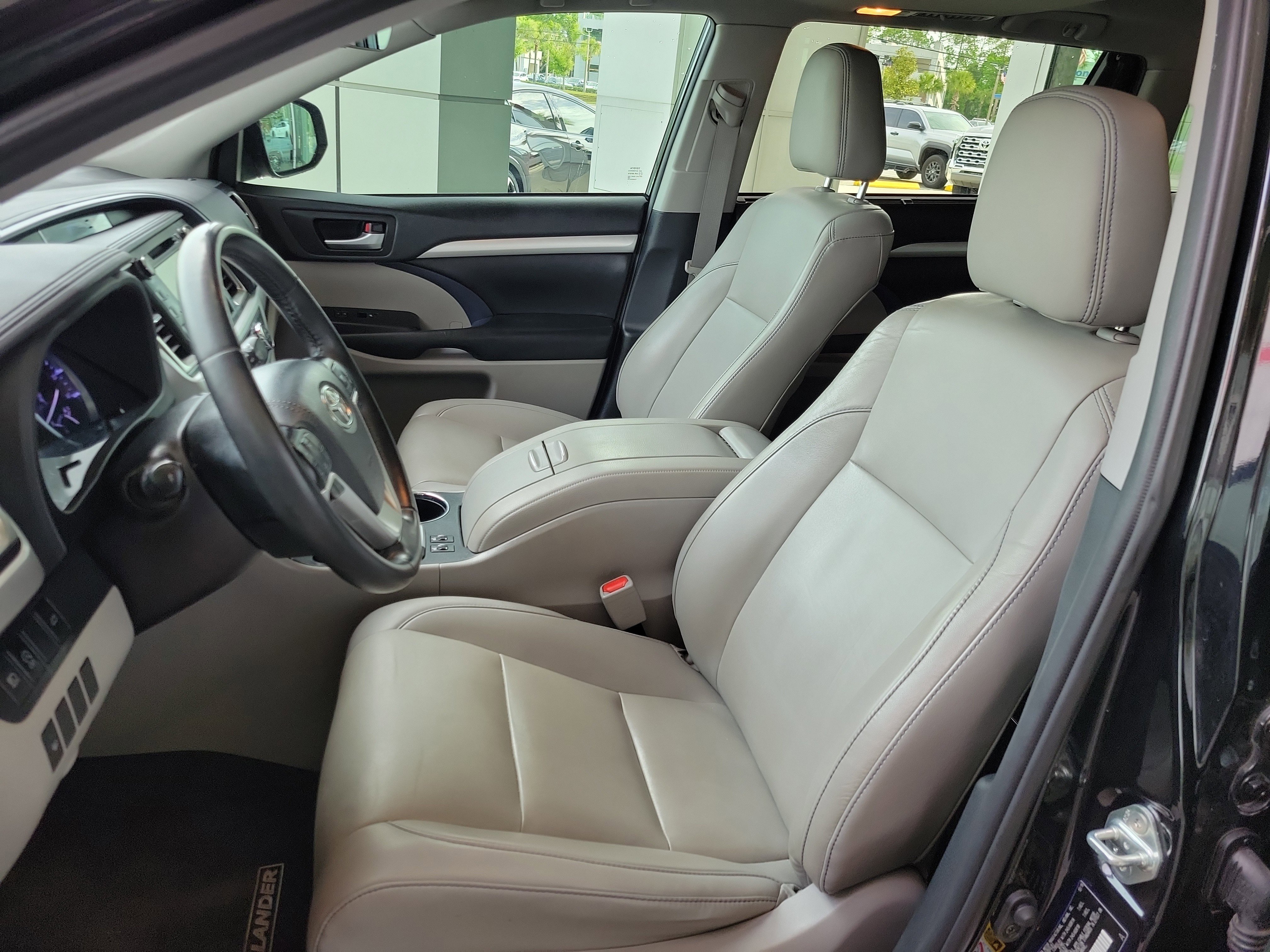 Used 2019 Toyota Highlander XLE image 13