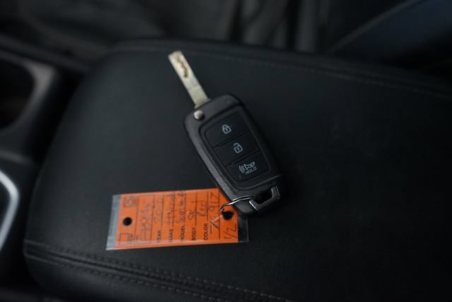 Used 2020 Hyundai Santa Fe SE AWD/4WD image 32
