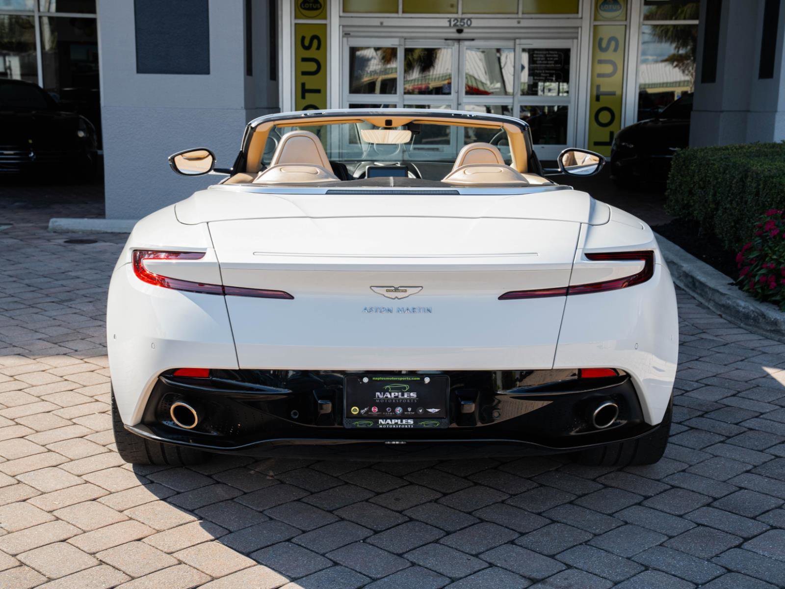 Used 2019 Aston Martin DB11 Volante image 11