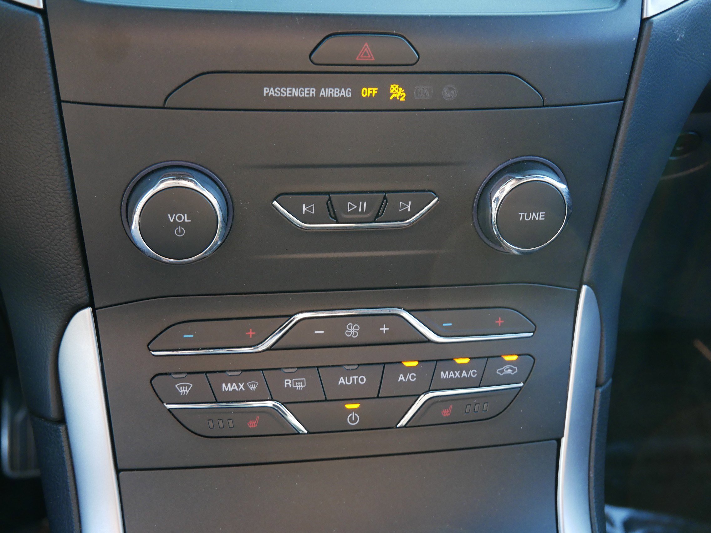 Used 2020 Ford Edge ST-Line w/ Cold Weather Package AWD/4WD image 23