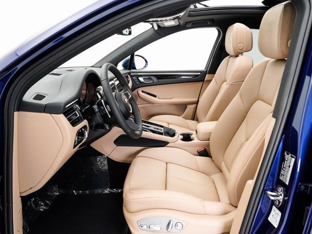Certified 2025 Porsche Macan image 6