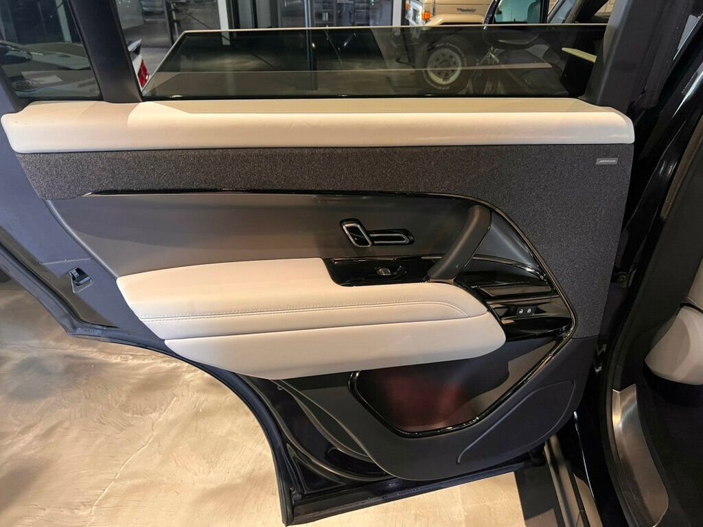 Used 2023 Land Rover Range Rover SE AWD/4WD image 21