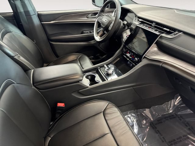 Used 2024 Jeep Grand Cherokee L Limited w/ Luxury Tech Group II AWD/4WD image 4