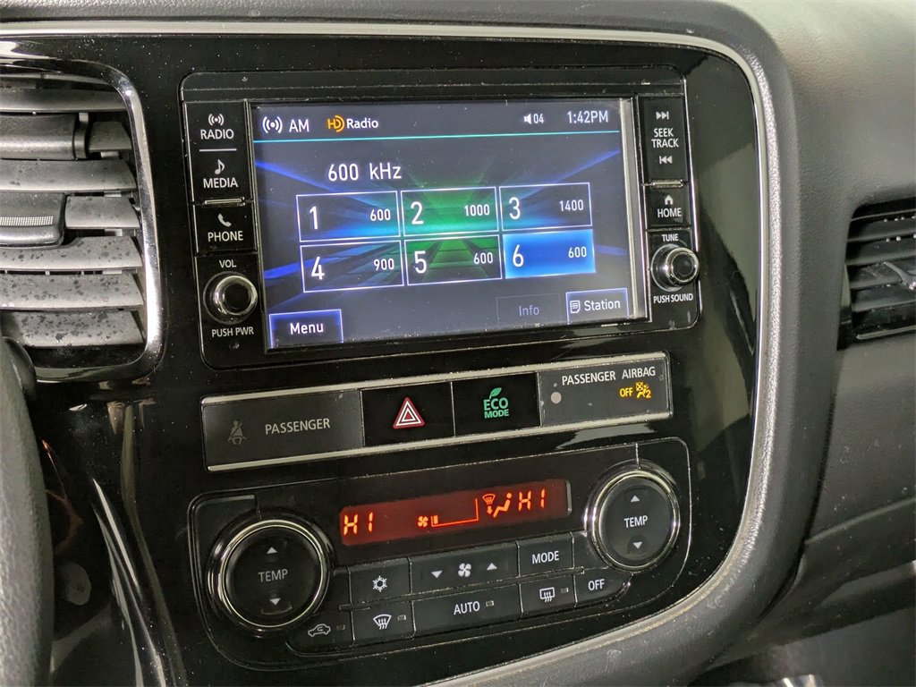 Used 2019 Mitsubishi Outlander ES image 21