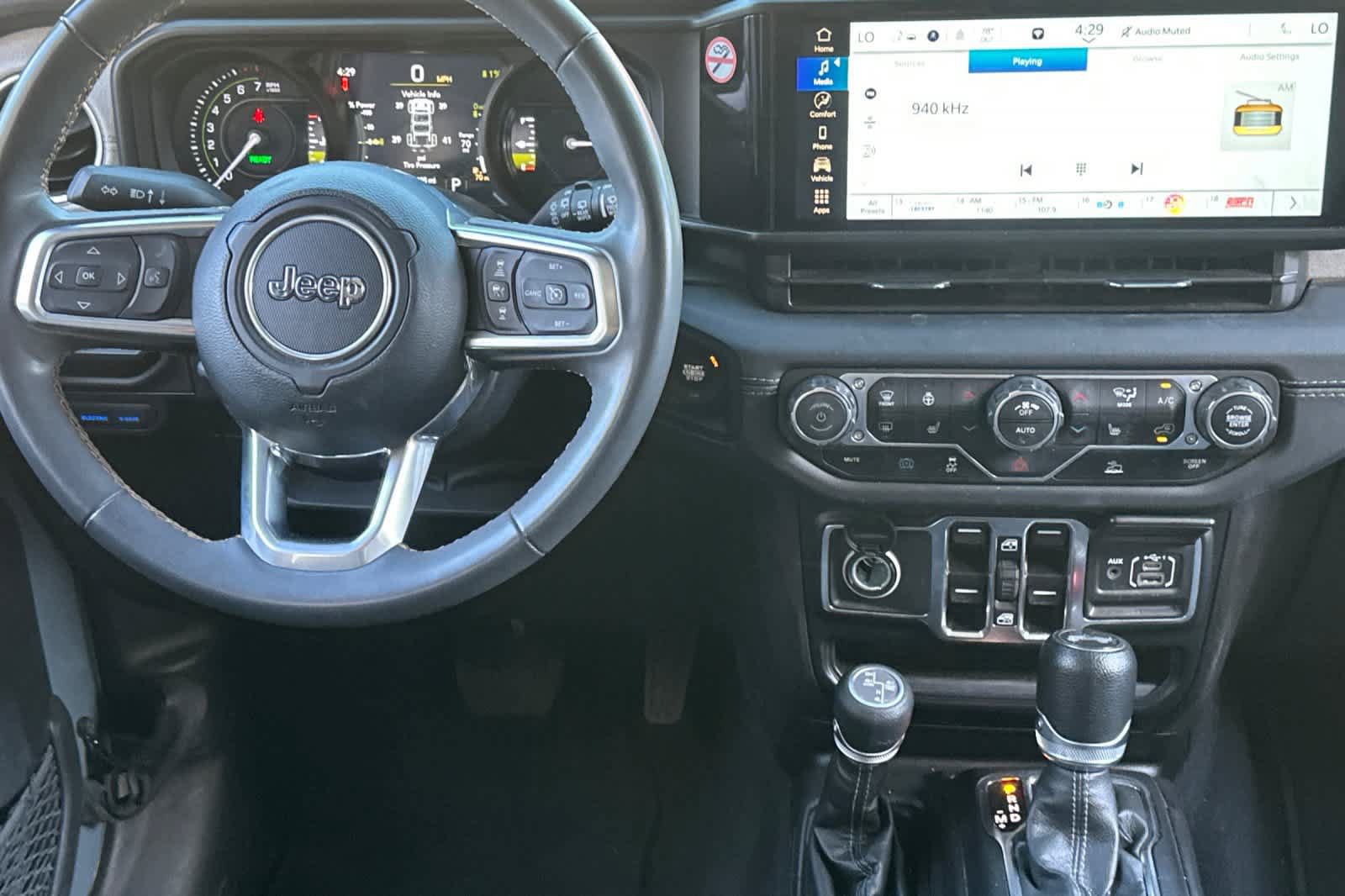 Used 2024 Jeep Wrangler Unlimited Sahara AWD/4WD image 16