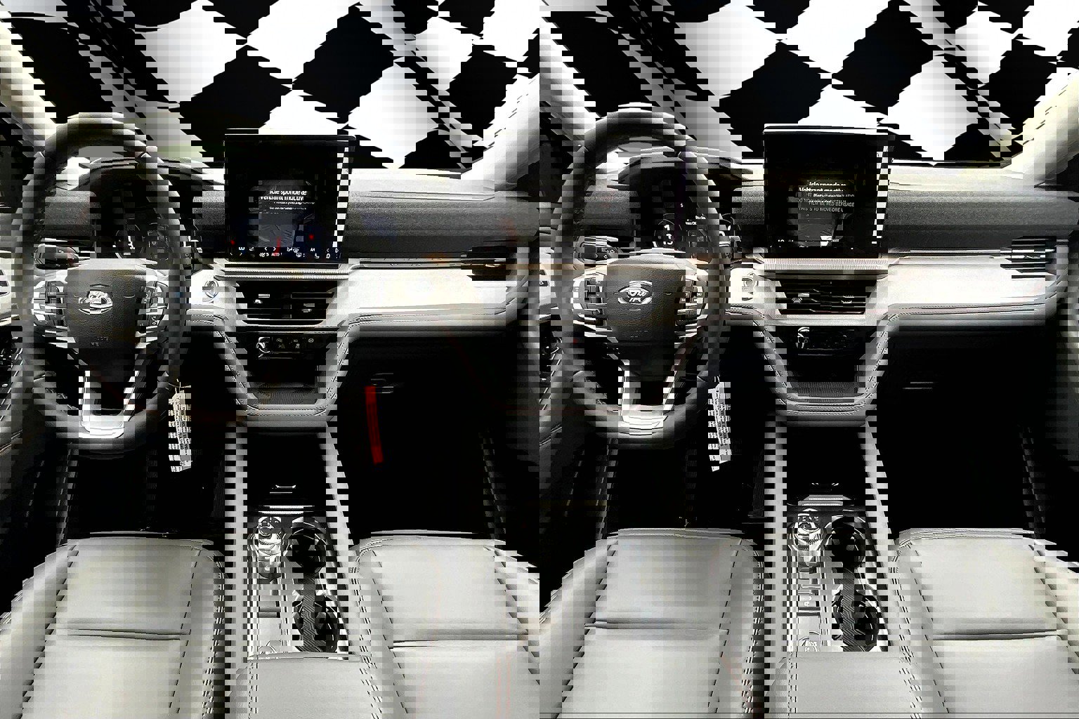 New 2025 Ford Explorer Active w/ Active Comfort Package image 5