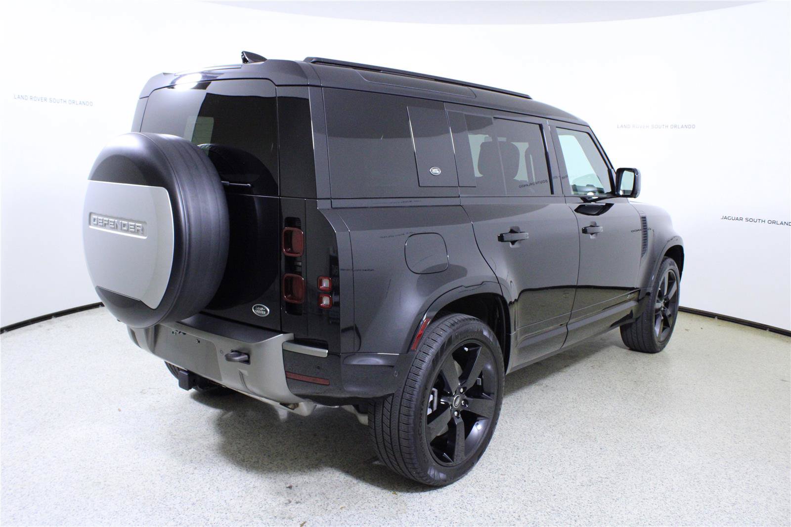 Used 2021 Land Rover Defender 110 X-Dynamic HSE AWD/4WD image 7