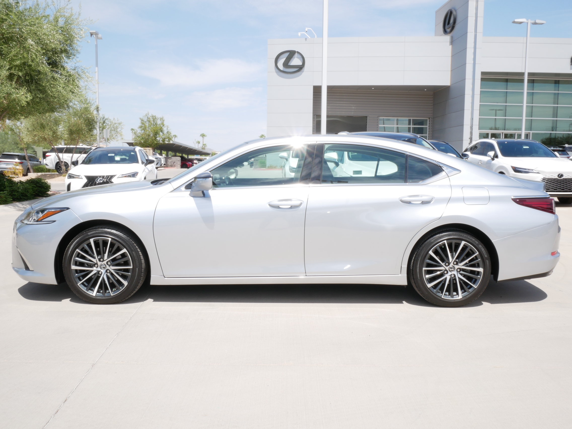 Certified 2025 Lexus ES 350 w/ Premium Package FWD image 3