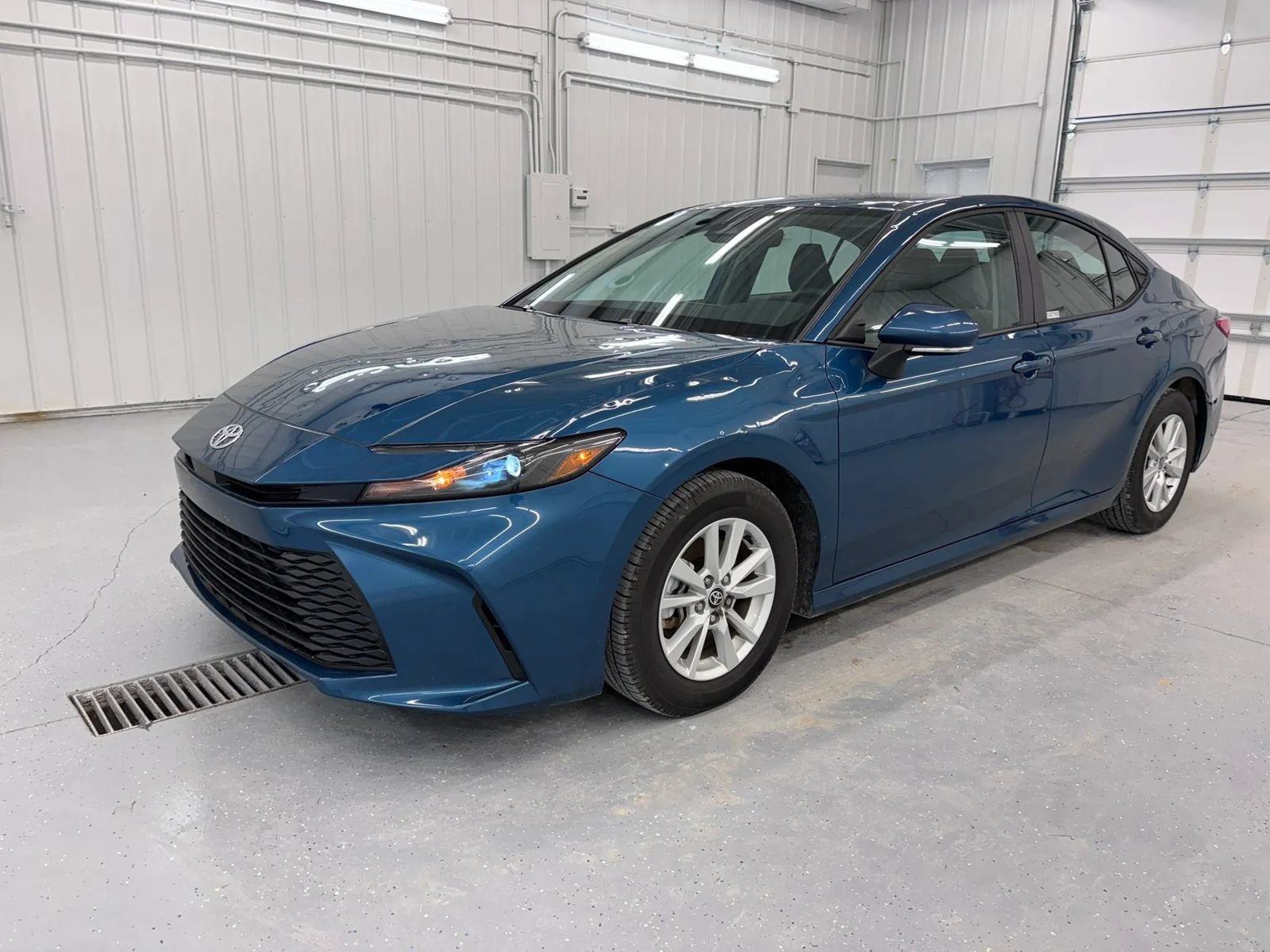 Used 2026 Toyota Camry LE w/ Convenience Package FWD image 13