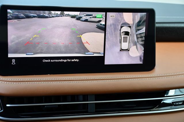 Used 2025 INFINITI QX60 Sensory w/ Vision Package AWD/4WD image 4