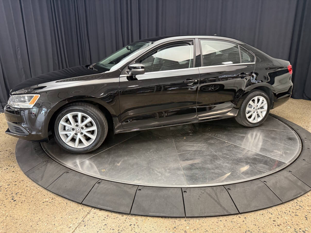Used 2013 Volkswagen Jetta SE FWD image 4