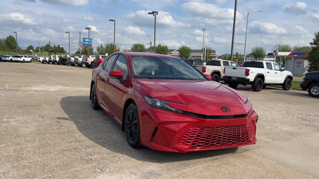 Used 2025 Toyota Camry LE w/ Convenience Package FWD image 3