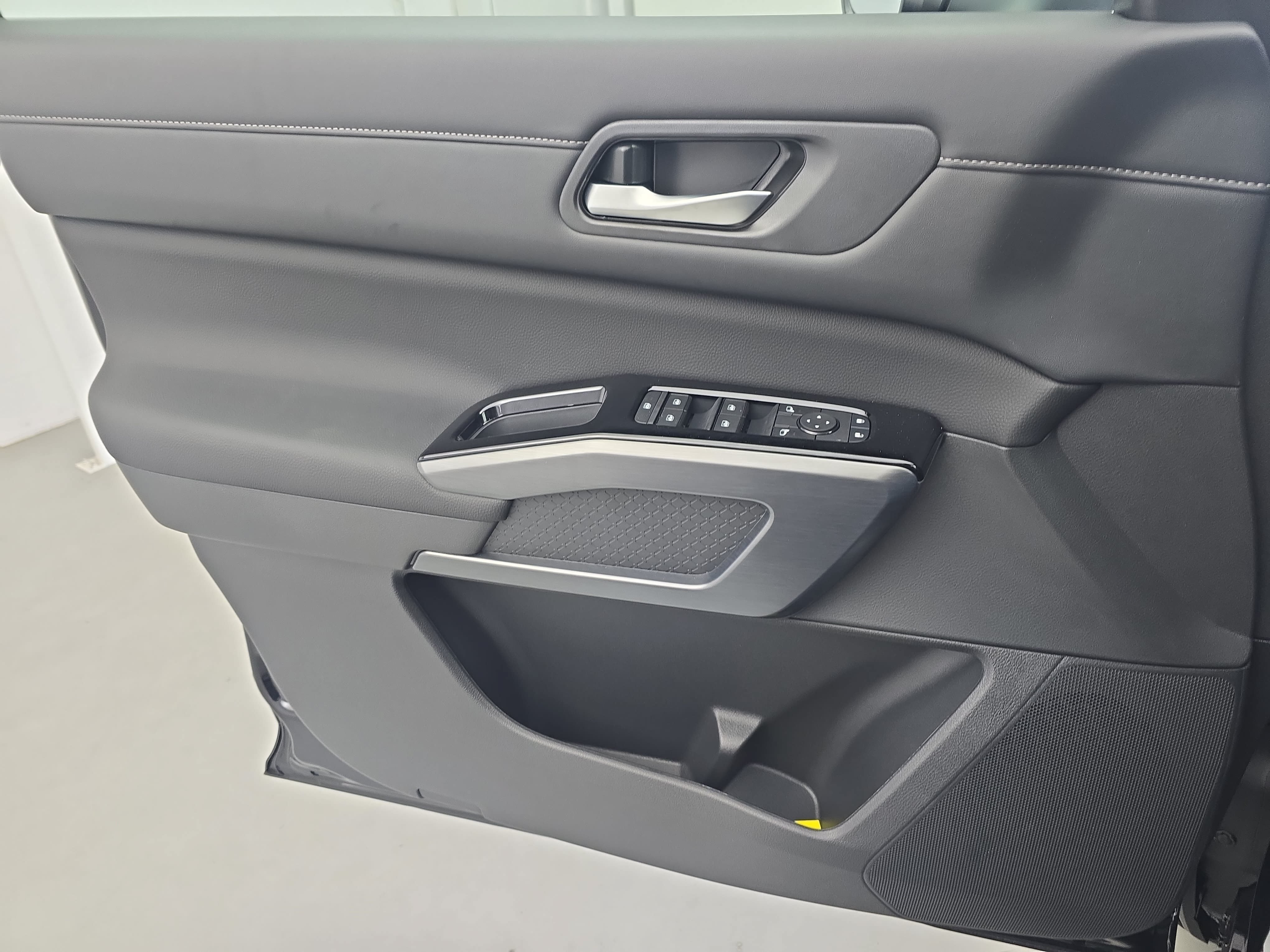 New 2026 Nissan Pathfinder SL FWD image 29