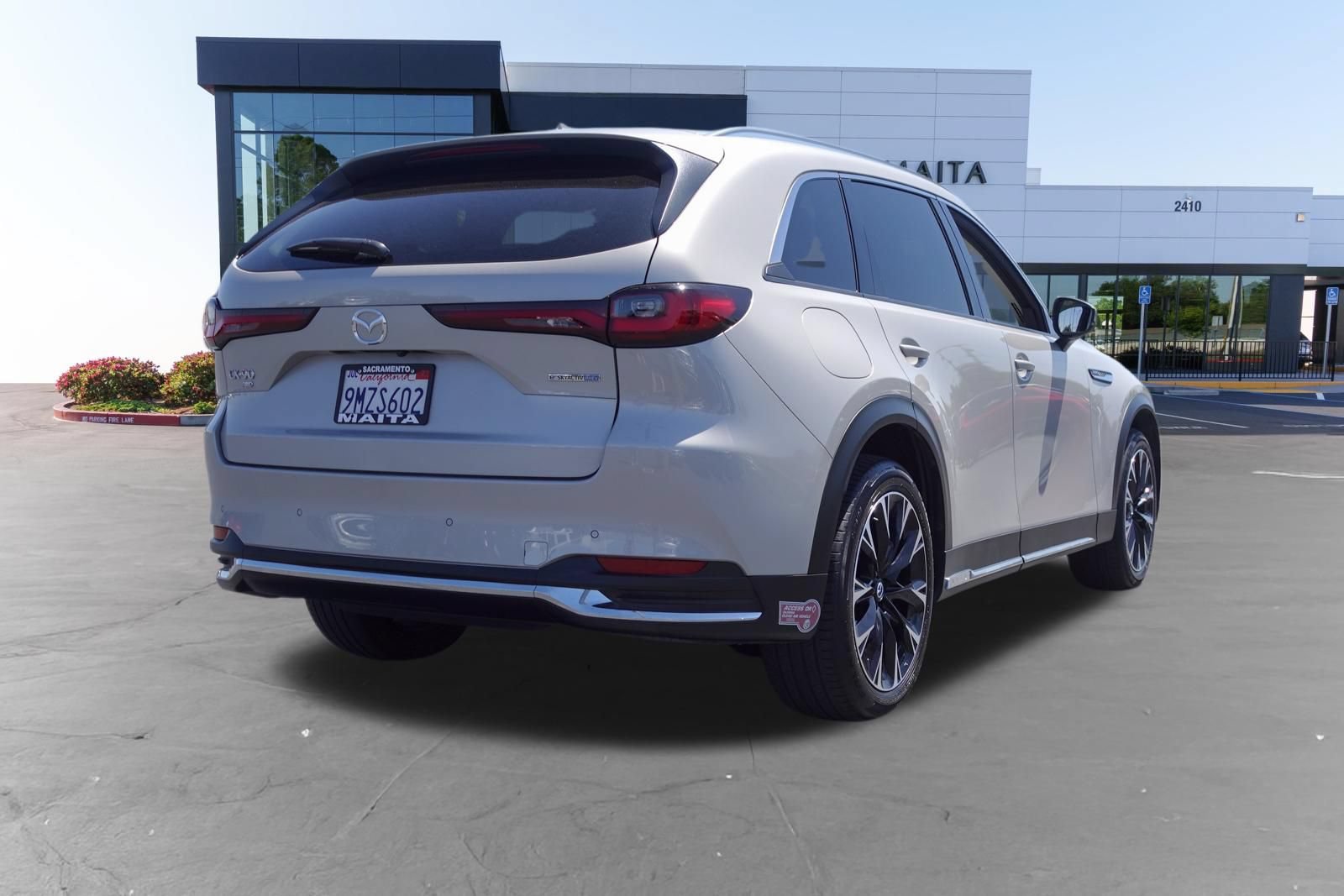 Certified 2024 MAZDA CX-90 Plug-In Hybrid w/ Premium Plus AWD/4WD image 4