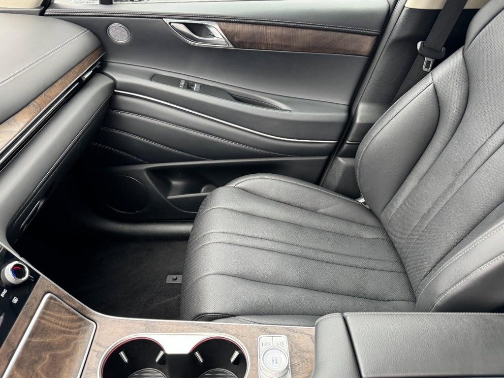 Certified 2025 Genesis GV80 2.5T Select image 14