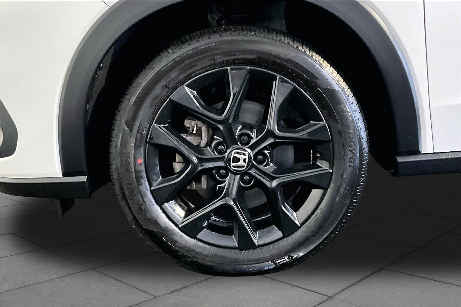 Used 2025 Honda HR-V Sport image 11