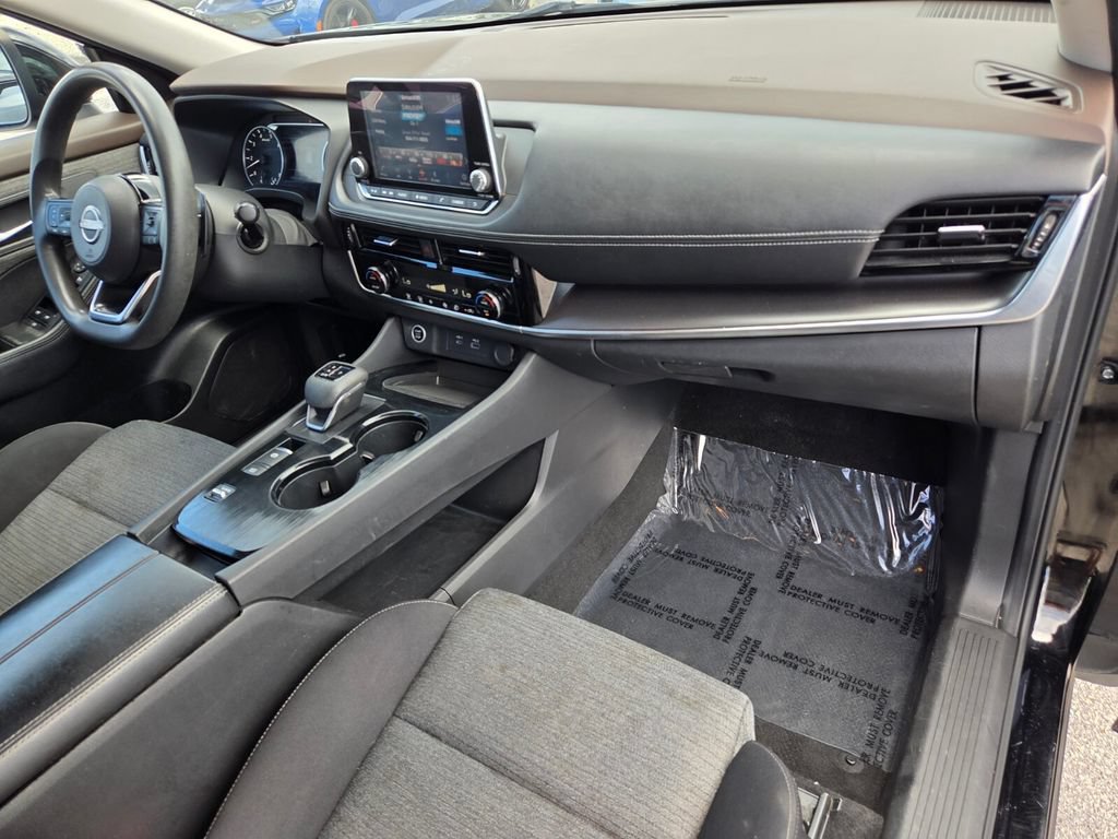 Used 2022 Nissan Rogue SV FWD image 16