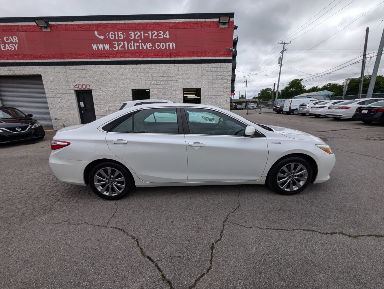 Used 2017 Toyota Camry XLE w/ Moonroof Package FWD image 5