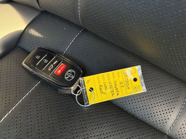 Used 2023 Toyota Venza Limited image 35