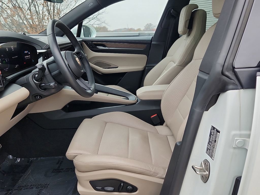 Used 2025 Porsche Macan 4S Electric image 5