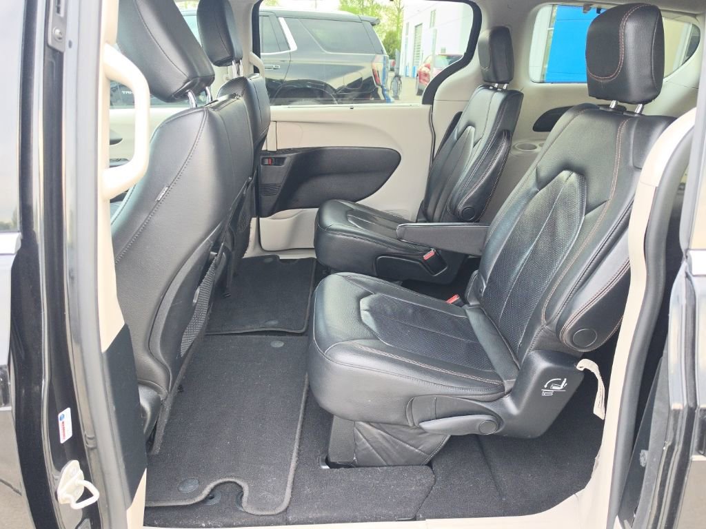 Used 2020 Chrysler Pacifica Touring-L FWD image 29