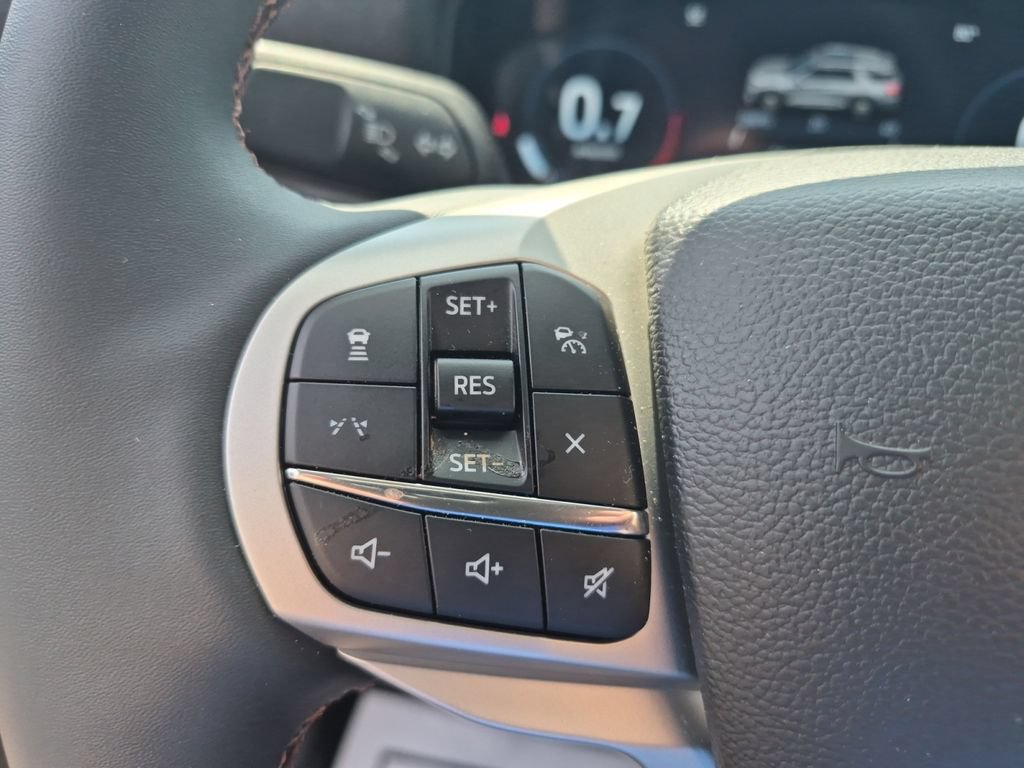 Used 2026 Ford Explorer Active AWD/4WD image 15