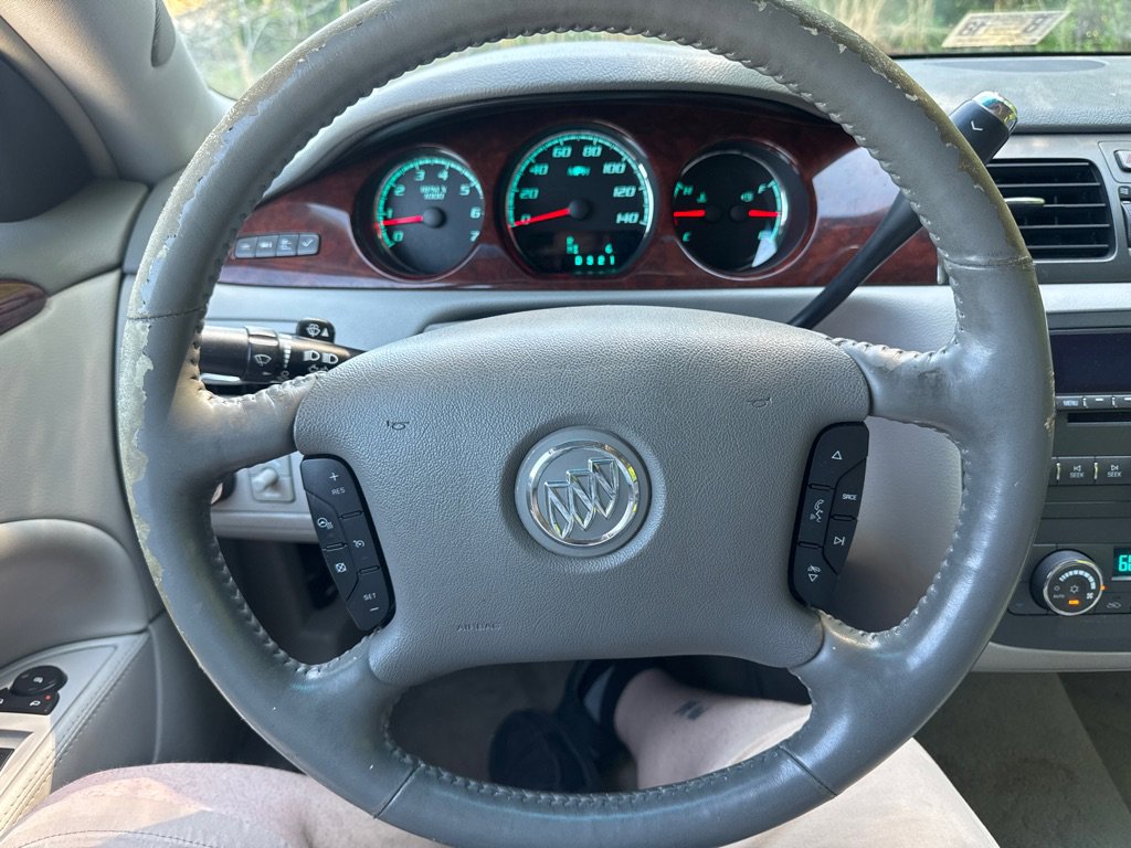 Used 2009 Buick Lucerne CXL FWD image 14