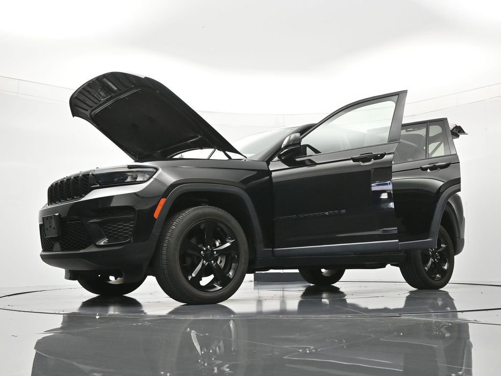 Used 2022 Jeep Grand Cherokee Altitude AWD/4WD image 48