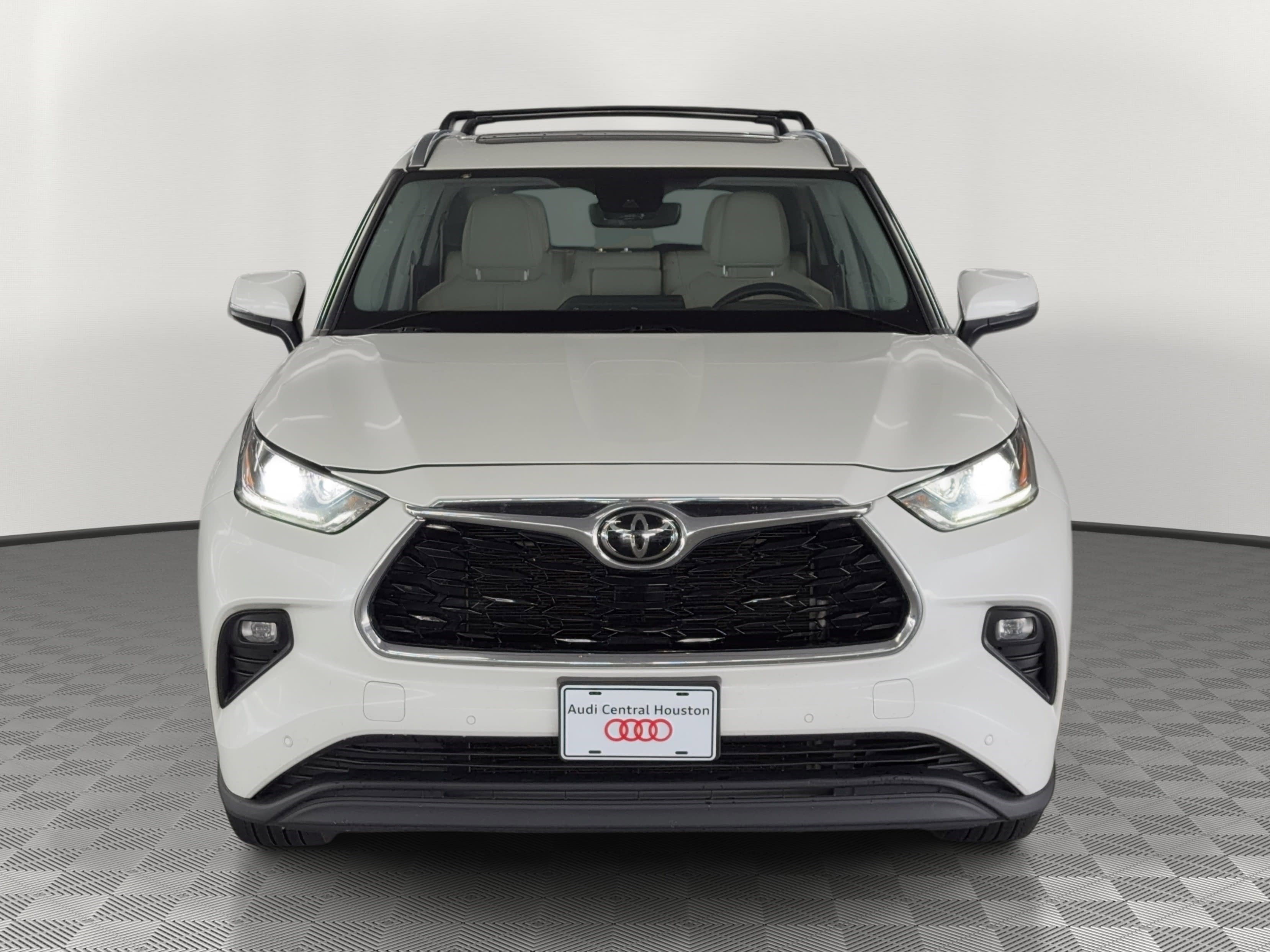 Used 2021 Toyota Highlander Limited image 6