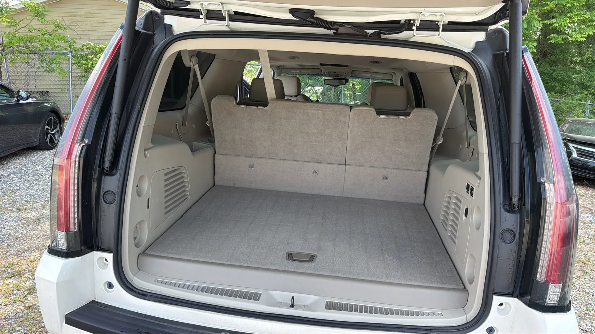 Used 2015 Cadillac Escalade ESV Luxury AWD/4WD image 29