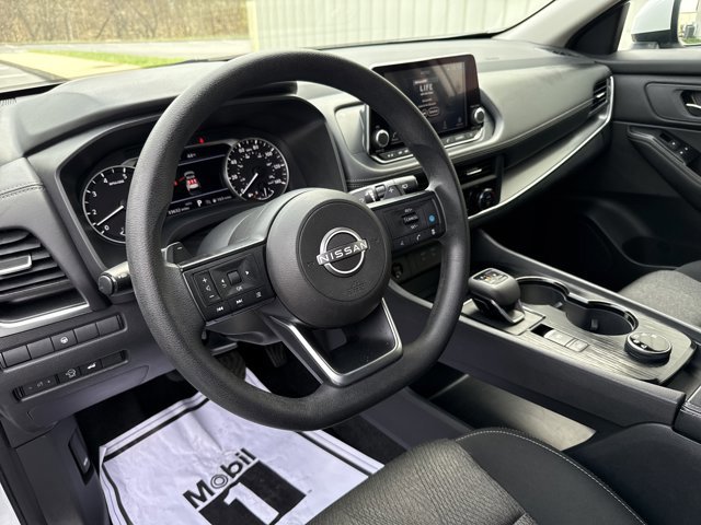 Used 2024 Nissan Rogue SV image 25