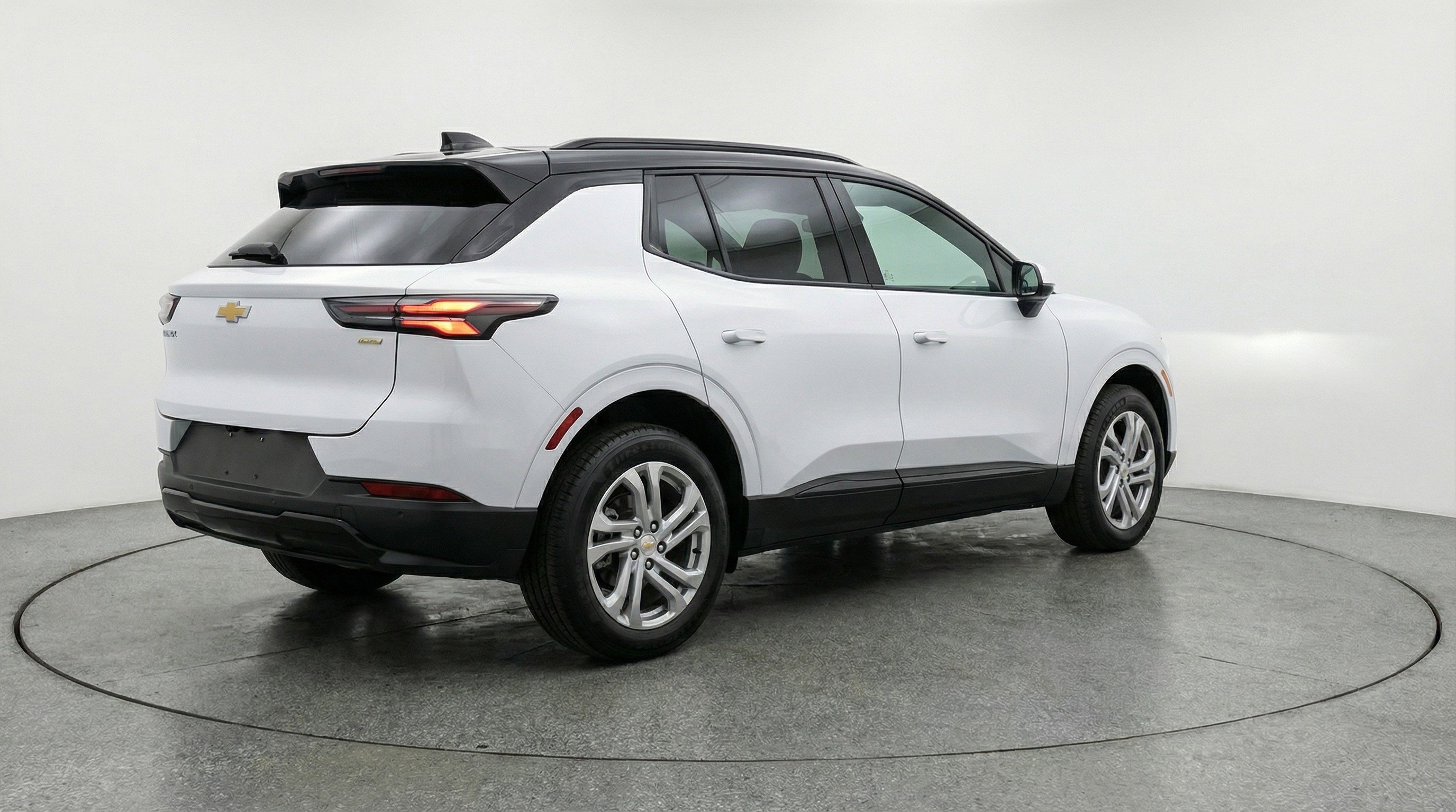 Used 2025 Chevrolet Equinox LT image 9