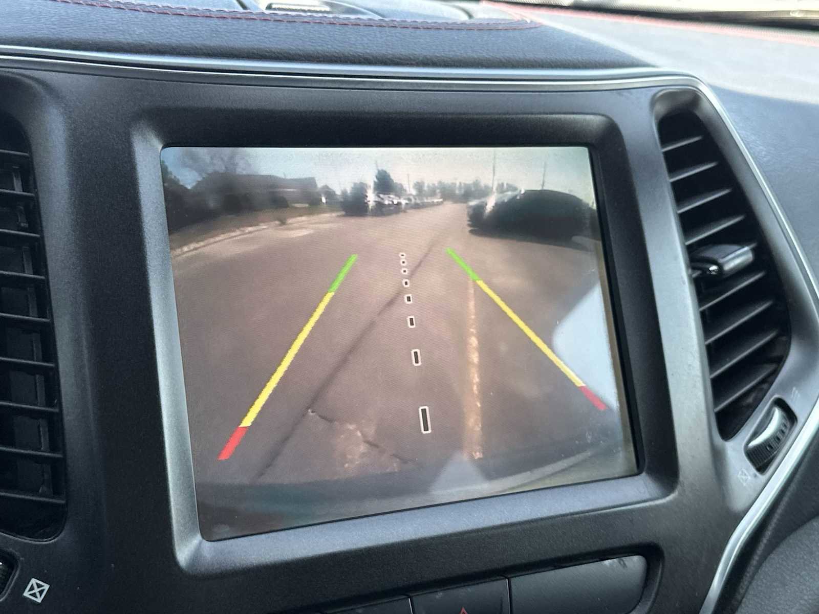 Used 2019 Jeep Cherokee Trailhawk image 21