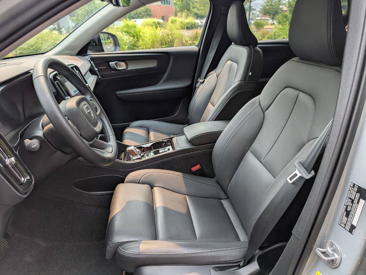 Used 2025 Volvo XC40 B5 Ultra AWD/4WD image 10
