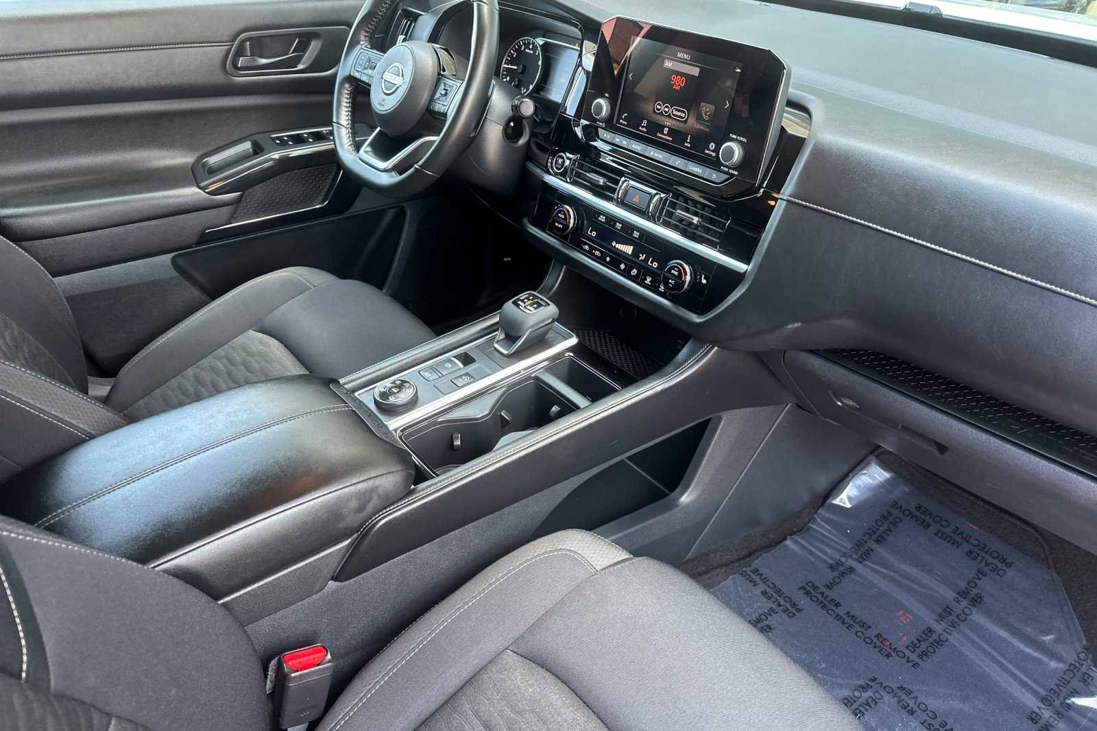 Used 2023 Nissan Pathfinder SV image 17