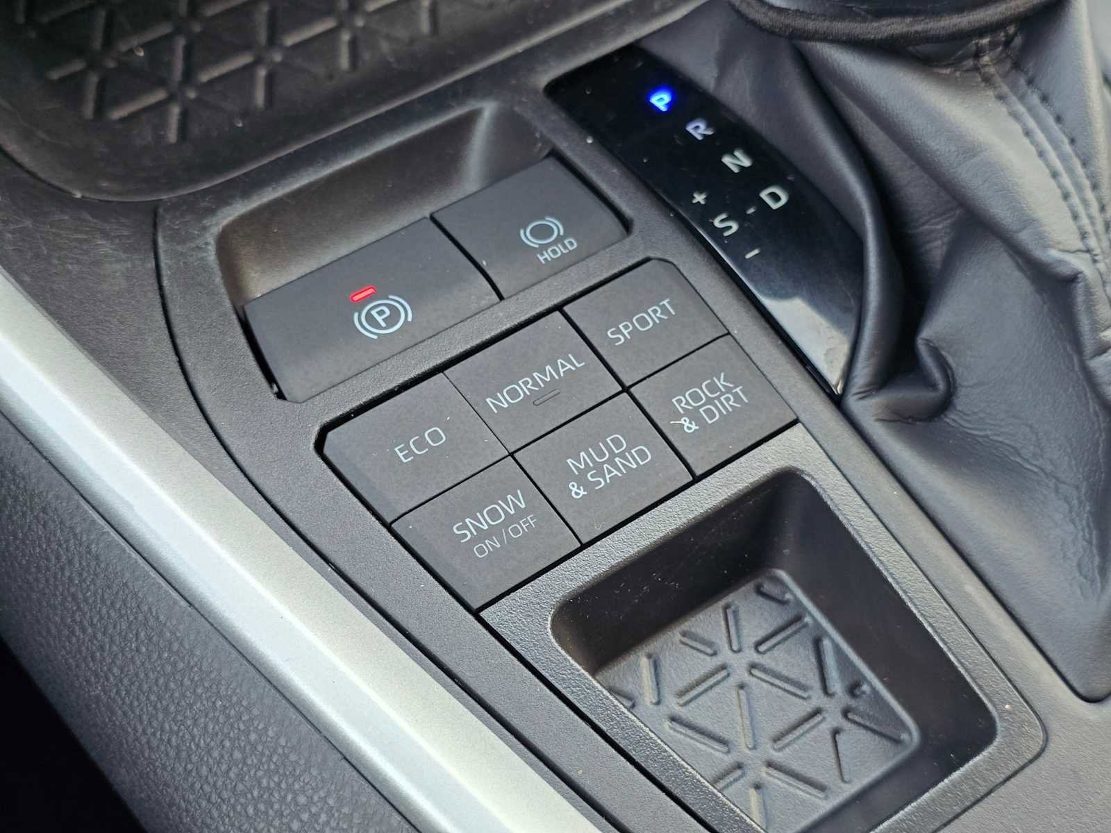 Certified 2024 Toyota RAV4 XLE image 33