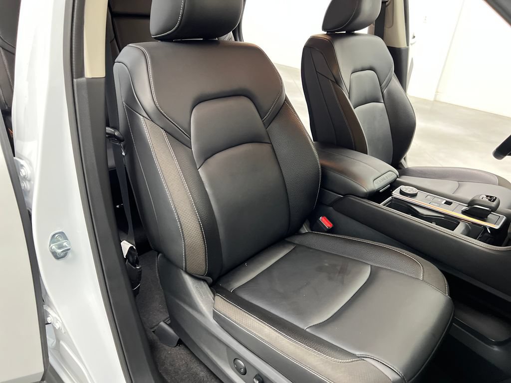 Used 2025 Nissan Pathfinder SL AWD/4WD image 28